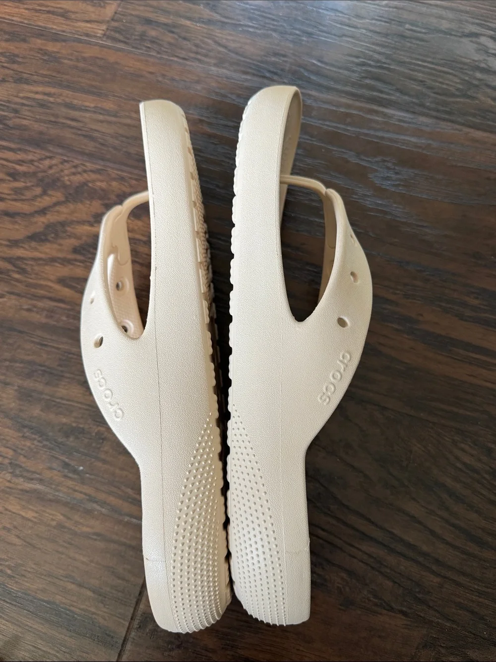 CROCS Men's Cream Flip-Flop Sandals, Like NEW